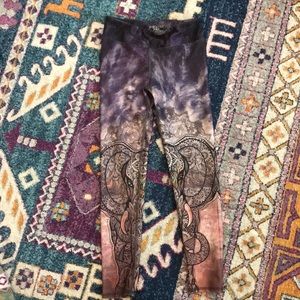 Yoga / workout leggings with elephant print